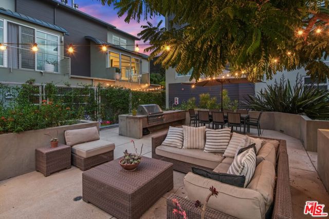 512 Brooks Avenue, Venice CA: https://media.crmls.org/mediaz/739dc76c-7921-4548-ac67-e910066e41ce.jpg