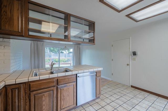786 Bellarmine Drive, Salinas CA: https://media.crmls.org/mediaz/739e747c-e975-42c3-90ff-1be40ddc344c.jpg
