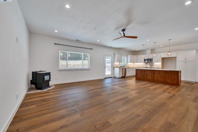 5579 Glen Dr, Foresthill CA: https://media.crmls.org/mediaz/739f04e5-270d-408b-b85a-3ea0b792a2ba.jpg
