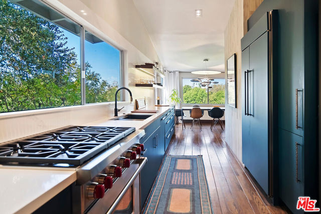 3631 Buena Park Drive, Studio City CA: https://media.crmls.org/mediaz/73a028e2-81fe-44d3-ba17-31236efe95c0.jpg