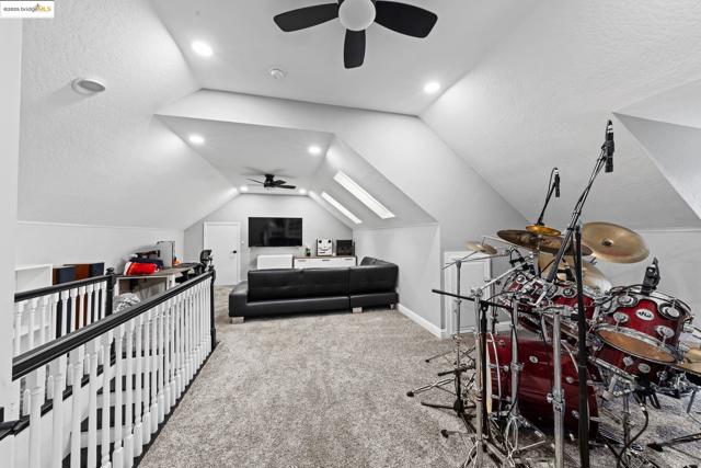 51 Cunha Ct, Oakley CA: https://media.crmls.org/mediaz/73a06972-efa5-47ce-bfb0-ebccf7f1b1aa.jpg