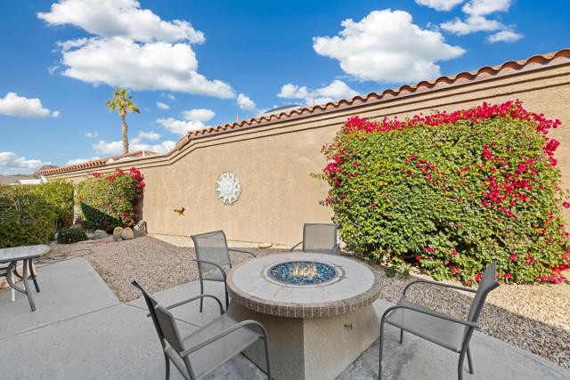 48121 Cll Seranas, La Quinta CA: https://media.crmls.org/mediaz/73a07311-73fa-4a76-8bd9-9c96ccf135cf.jpg