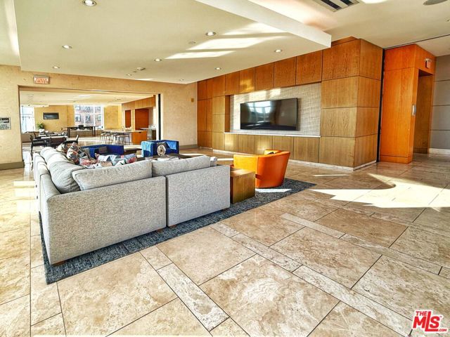717 W Olympic Boulevard, Los Angeles CA: https://media.crmls.org/mediaz/73a0d085-61ff-4957-b056-dfa12764913d.jpg