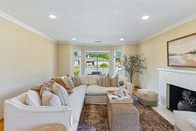 2188 Yorkshire Way, Mountain View CA: https://media.crmls.org/mediaz/73a0ed81-08aa-41af-ba47-28bffa8976ad.jpg