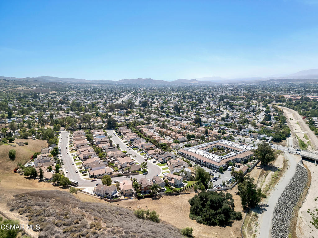 https://media.crmls.org/mediaz/73a12b91-651d-43ab-8e8b-1a0e313269ba.jpg?preset=X-Large