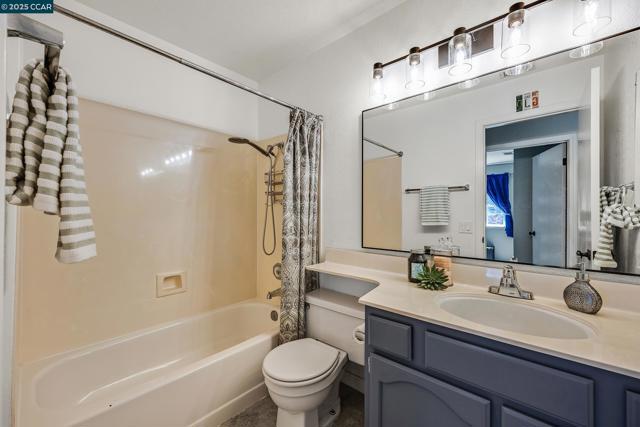 60 Rainbow Cir, Danville CA: https://media.crmls.org/mediaz/73a16ce2-557a-4bf8-bfef-3254557e9592.jpg