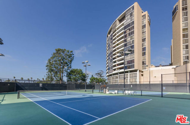 4337 Marina City Drive, Marina del Rey CA: https://media.crmls.org/mediaz/73a19469-52ab-4a08-b63a-6d9bb2473bbb.jpg