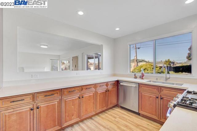 2285 Star Avenue, Castro Valley CA: https://media.crmls.org/mediaz/73a1b334-2403-412a-ab03-94cef9865458.jpg