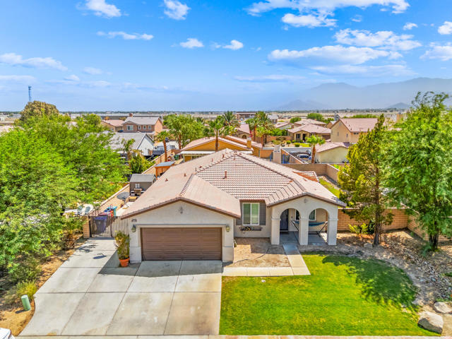 80619 Stortford Avenue, Indio CA: https://media.crmls.org/mediaz/73a1ba94-ecec-4a56-b834-11e111a10b46.jpg