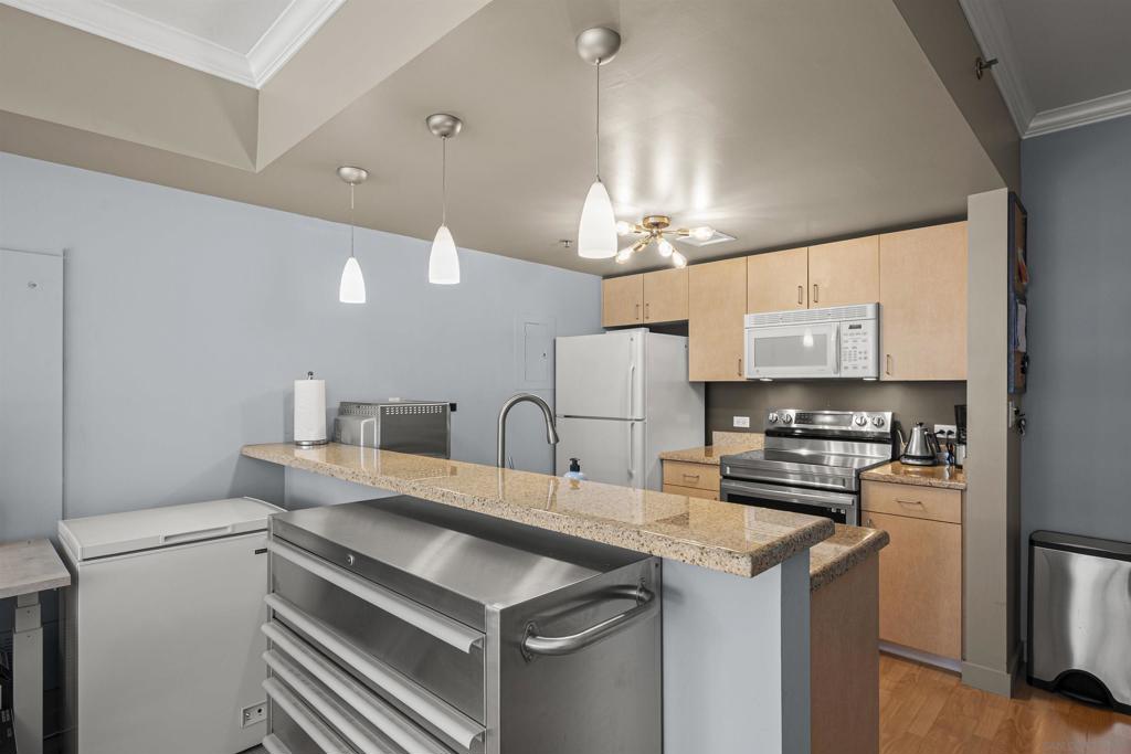 425 Beech - photo 2