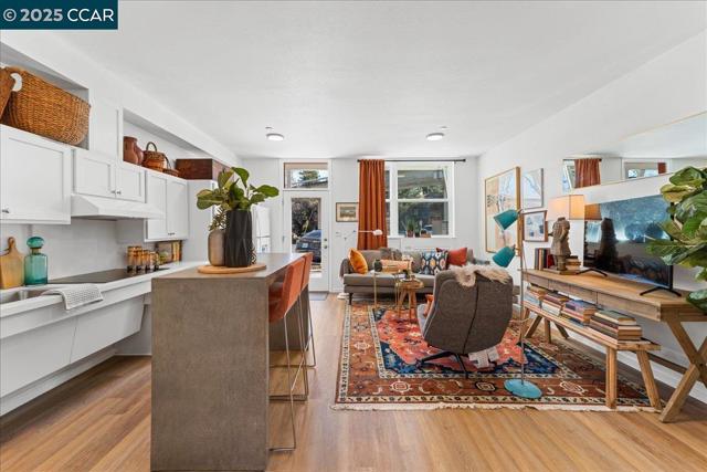 100 Esperanza Place, Walnut Creek CA: https://media.crmls.org/mediaz/73a1ee1e-397a-49d2-82aa-231ad10a52b3.jpg