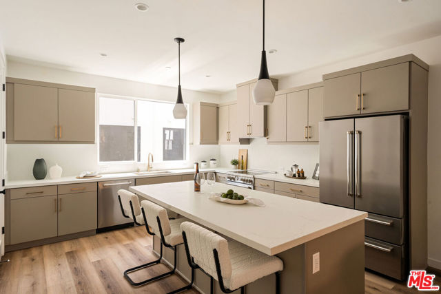 3851 N Riley Lane, Los Angeles CA: https://media.crmls.org/mediaz/73a22c0f-505f-4d94-bcdd-ff05b1b0531d.jpg