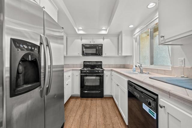 Detail Gallery Image 8 of 27 For 368 Hemlock Ave, Carlsbad,  CA 92008 - 2 Beds | 2/1 Baths