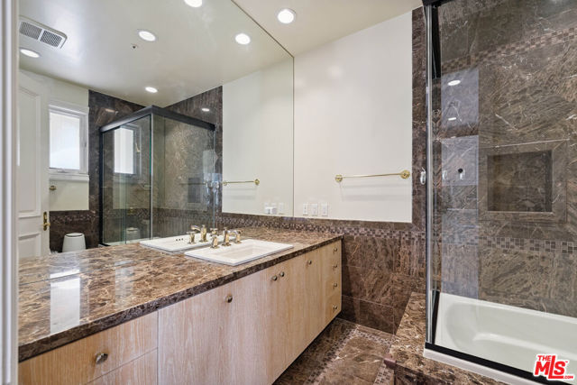 3303 Clerendon Road, Beverly Hills CA: https://media.crmls.org/mediaz/73a25d97-5222-4f46-a6aa-fa4d952aab59.jpg