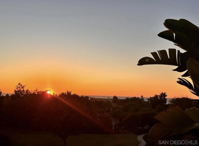 911 Caminito Madrigal, Carlsbad CA: https://media.crmls.org/mediaz/73a334cc-ca43-46aa-a4e9-5ca912a22e19.jpg