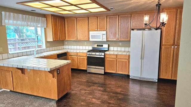 1918 Newcastle Drive, Salinas CA: https://media.crmls.org/mediaz/73a395f7-c7ff-4d5f-9a15-c28ed257efa9.jpg