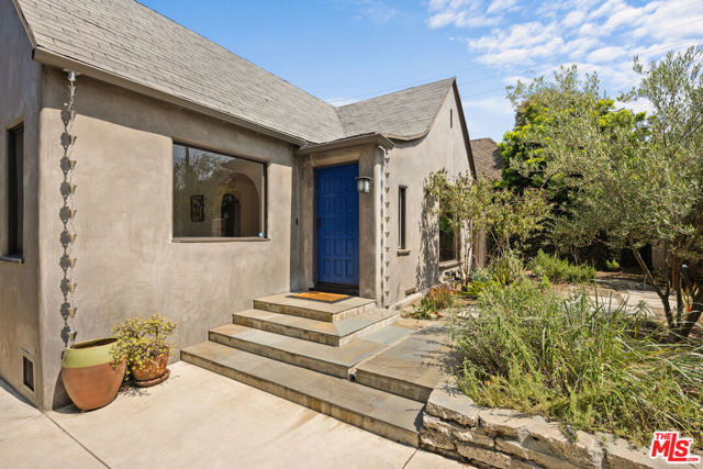 1307 Hauser Boulevard, Los Angeles CA: https://media.crmls.org/mediaz/73a3a118-cb05-4a34-a144-b44fea722447.jpg