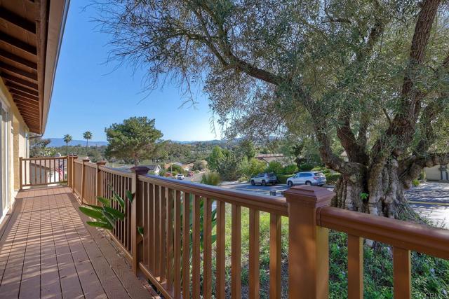 Detail Gallery Image 5 of 68 For 28242 Glenmeade Way, Escondido,  CA 92026 - 4 Beds | 3/1 Baths