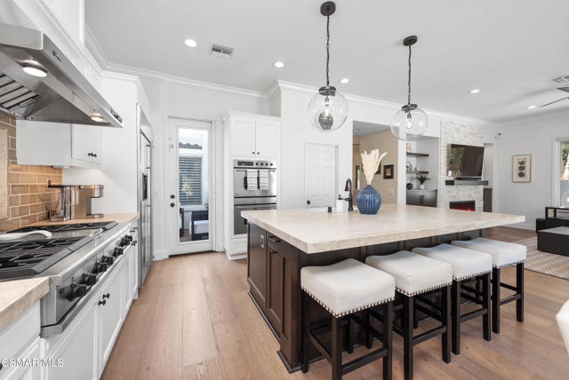976 Blackbourne, Oak Park CA: https://media.crmls.org/mediaz/73a43b47-7db2-457e-97da-d573d123128a.jpg