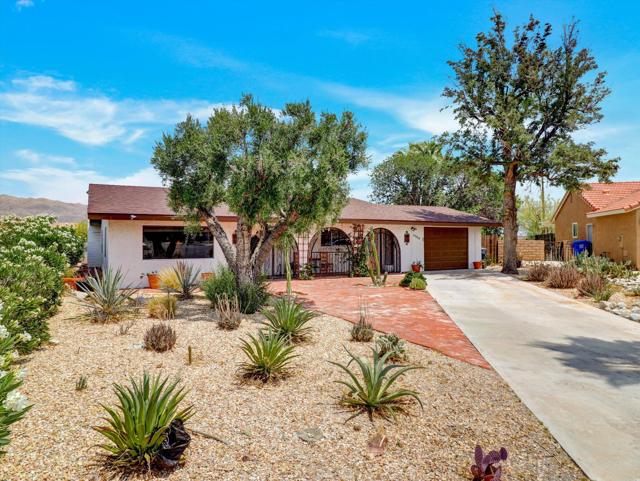 9980 Hoylake Road, Desert Hot Springs CA: https://media.crmls.org/mediaz/73a52de0-b0d4-423b-a60c-2945b86ea721.jpg
