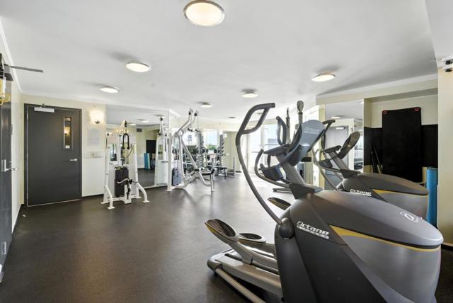 400 Beale Street, San Francisco CA: https://media.crmls.org/mediaz/73a54bb4-e2b4-4e28-869d-8cec3b05271d.jpg