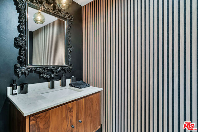 3001 Dona Nenita Place, Studio City CA: https://media.crmls.org/mediaz/73a59cf3-903b-46b9-9175-33311a537dcf.jpg