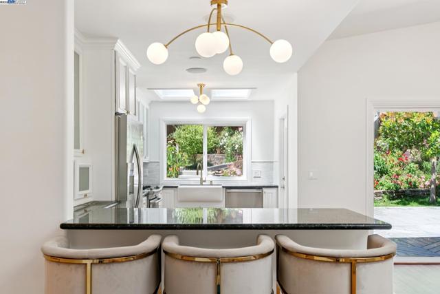2643 Buena Vista Ave, Walnut Creek CA: https://media.crmls.org/mediaz/73a6198d-95b1-4a9e-97c0-1a435f684a93.jpg