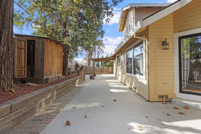 1511 Las Brisas Drive, Hollister CA: https://media.crmls.org/mediaz/73a650bb-8a98-4c7c-ac3e-4fb717e7f07b.jpg