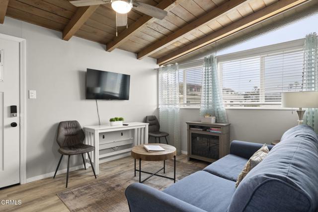 1132 1142 Pittsfield Lane, Ventura CA: https://media.crmls.org/mediaz/73a73491-c6cc-4d8a-96cc-b03c93d0761f.jpg