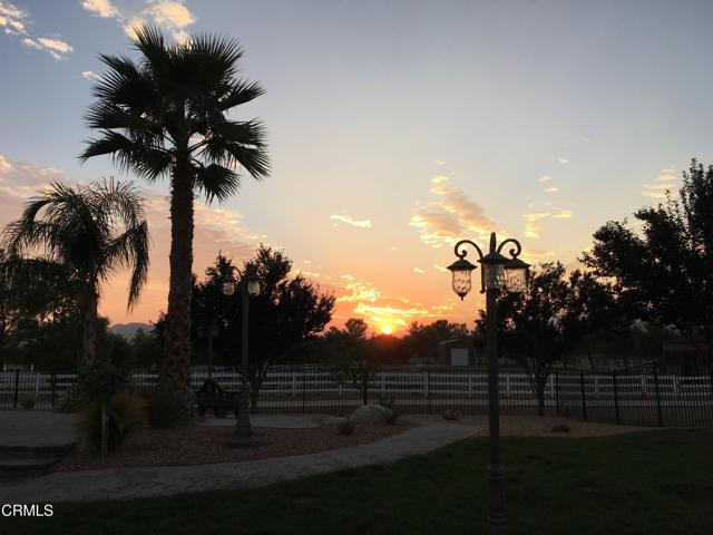 35135 Caprock Road, Santa Clarita CA: https://media.crmls.org/mediaz/73a74bc9-866e-4b5b-ba88-10232eeb17e2.jpg
