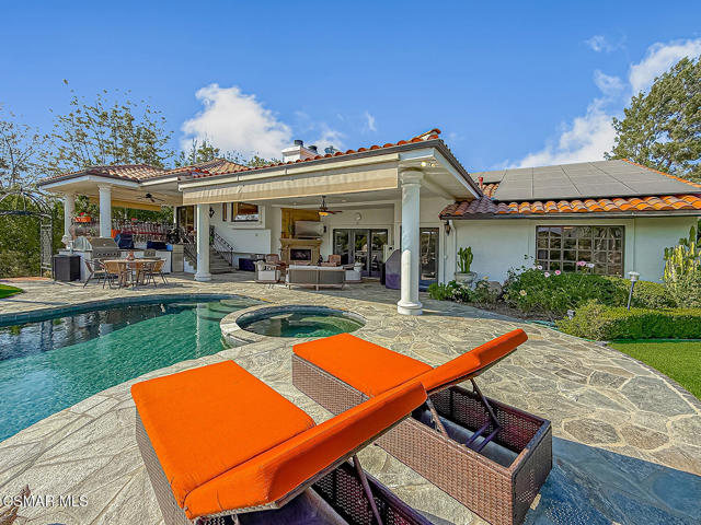1832 Calle Salto, Thousand Oaks CA: https://media.crmls.org/mediaz/73a79133-cb65-4745-80c9-c66f83a7b0ea.jpg