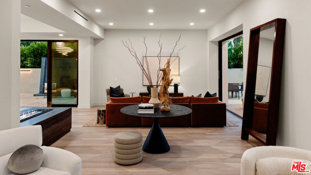 Drew Fenton | 505 Barrington Avenue Los Angeles CA | MLS: 7255319