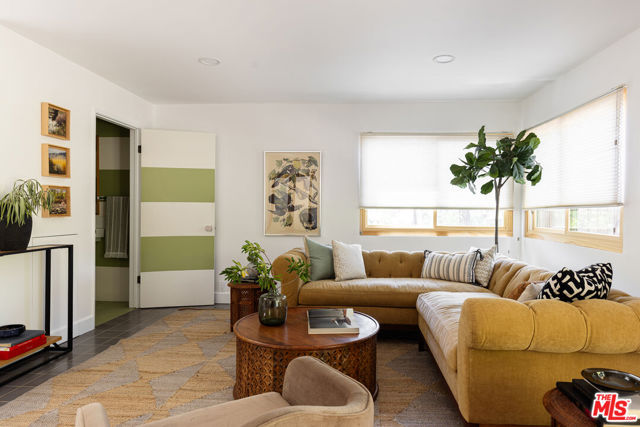 2806 Sunday Trail, Los Angeles CA: https://media.crmls.org/mediaz/73a7b14f-ed37-4576-8b50-92f1ad090a4e.jpg