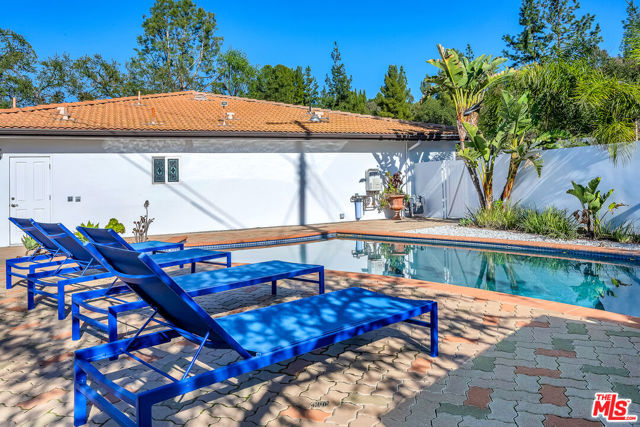 4311 Coquette Place, Tarzana CA: https://media.crmls.org/mediaz/73a7cf44-cd48-40ec-81e6-141107a1b919.jpg