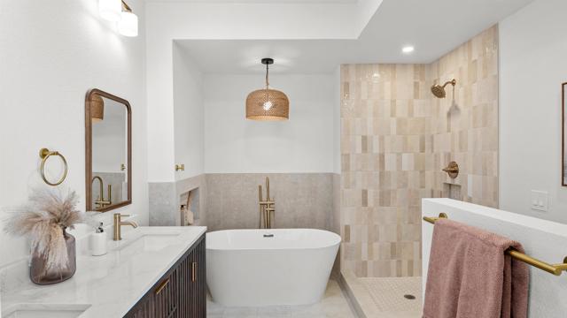 Detail Gallery Image 16 of 29 For 15662 via Calanova, San Diego,  CA 92128 - 3 Beds | 2/1 Baths