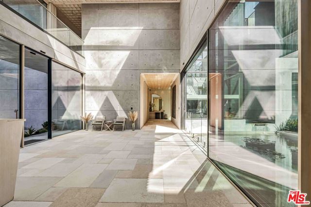 11824 Ellice Street, Malibu CA: https://media.crmls.org/mediaz/73a99674-46d4-42aa-a33a-fe9b038ded6d.jpg