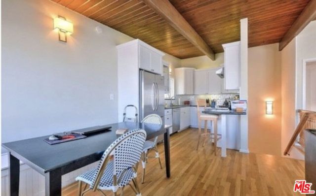127 16th Street, Manhattan Beach CA: https://media.crmls.org/mediaz/73a99e47-6c59-4af5-ba2d-1034d1f0440a.jpg