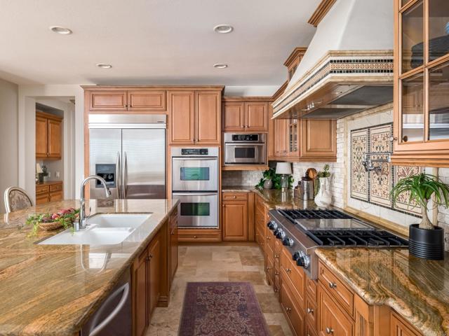 7076 Heron Cir, Carlsbad CA: https://media.crmls.org/mediaz/73a9c15f-d9ec-493d-8cb1-e7e5f867e632.jpg