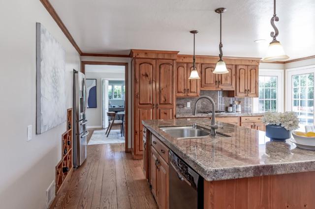1869 Middleton Avenue, Los Altos CA: https://media.crmls.org/mediaz/73a9e3da-19c3-4596-b45f-95b72419dbd0.jpg