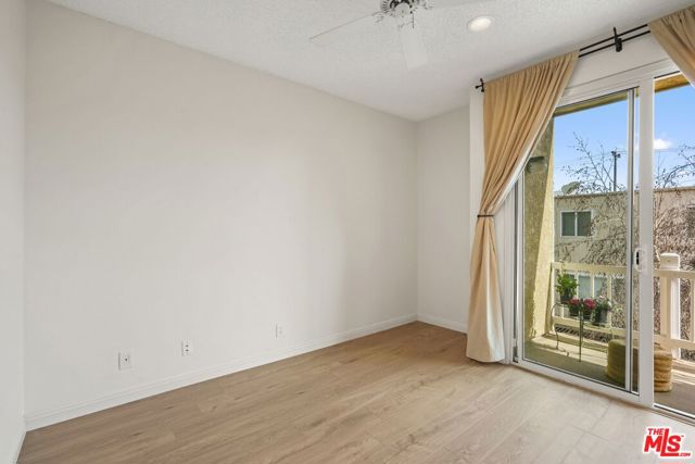 Image 16 of 33 For 8505 Gulana Avenue 4217