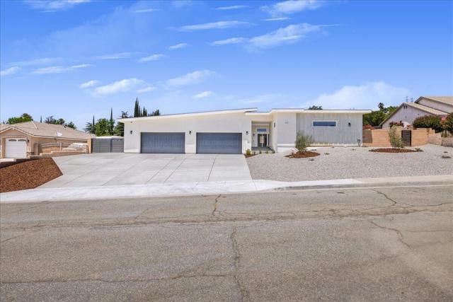 4195 Evergreen Lane, Banning CA: https://media.crmls.org/mediaz/73aa09bb-a0d9-466f-be8b-3f078bd052d5.jpg