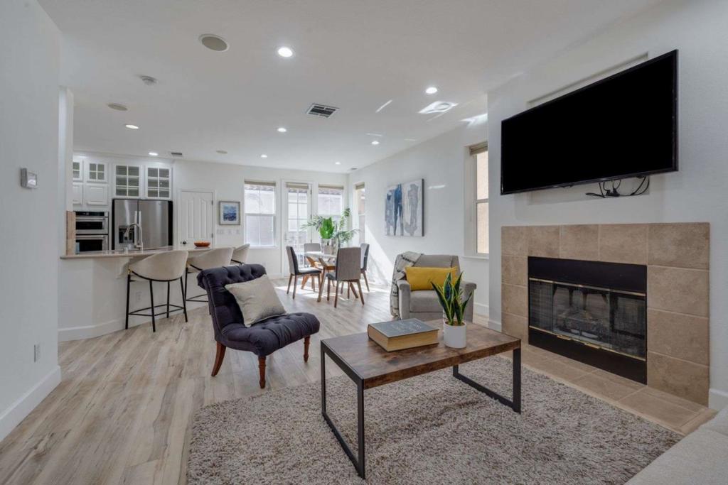 3048 Mary Helen Lane