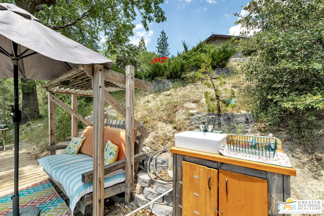 21395 Highway 243, Idyllwild CA: https://media.crmls.org/mediaz/73ab2c76-fc8c-4e49-96ec-0afed2df73bd.jpg