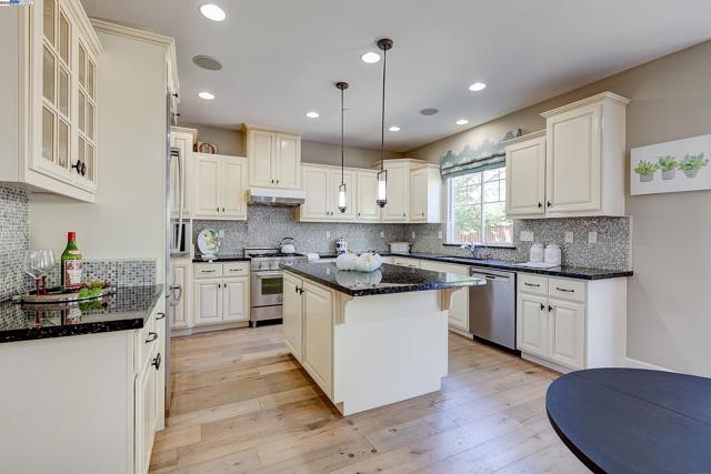 Image 32 of 60 For 3956 Jordan Ranch Dr