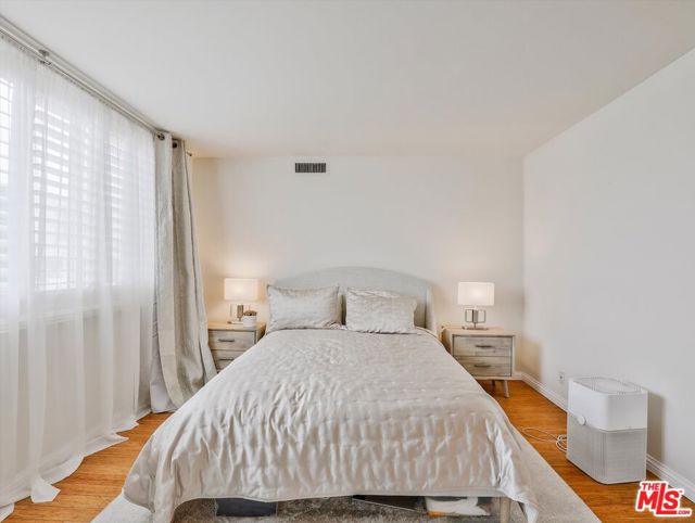 9950 Durant Drive, Beverly Hills CA: https://media.crmls.org/mediaz/73ab9425-1328-4feb-994e-46d205918742.jpg