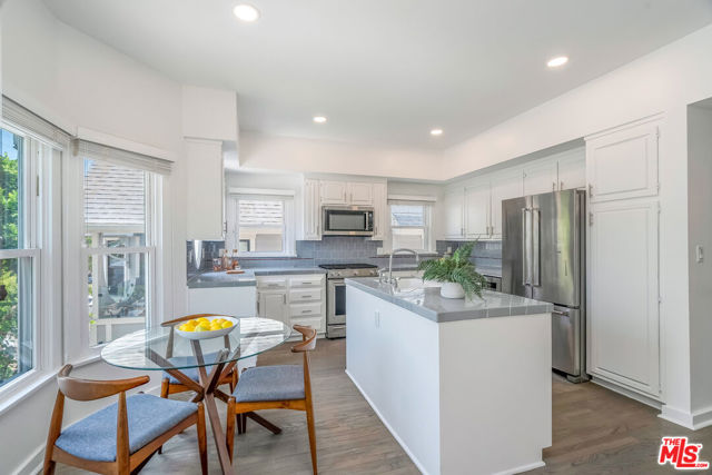 2622 2nd Street, Santa Monica CA: https://media.crmls.org/mediaz/73abbe4e-5624-4d6a-b928-af6b351a55d1.jpg
