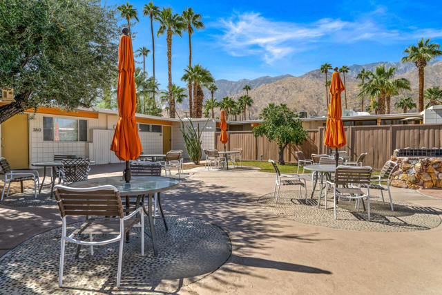 1111 E Palm Canyon Drive, Palm Springs CA: https://media.crmls.org/mediaz/73ac7438-3138-42e7-81d4-41879d70f98d.jpg