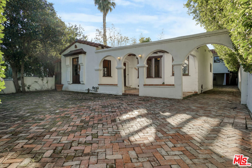 449 N Sweetzer Avenue