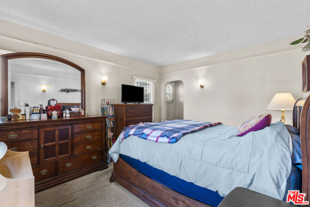 618 W 111th Place, Los Angeles CA: https://media.crmls.org/mediaz/73acf353-4913-47a9-ad48-8decf2402dec.jpg