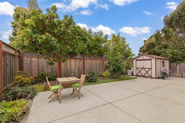 350 6th Avenue, Half Moon Bay CA: https://media.crmls.org/mediaz/73acf735-c3a8-4219-bf6d-d996579e1890.jpg